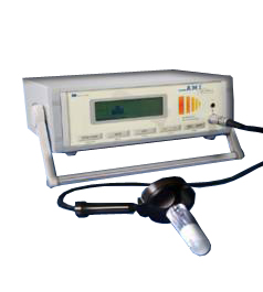 超聲波無刀除痔術的裝置在白色的背景上，是一個白色的儀器。